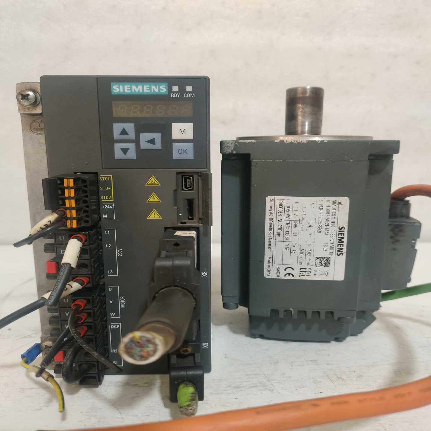 750WV90伺服一套驱动器型号6SL3210-5;议价