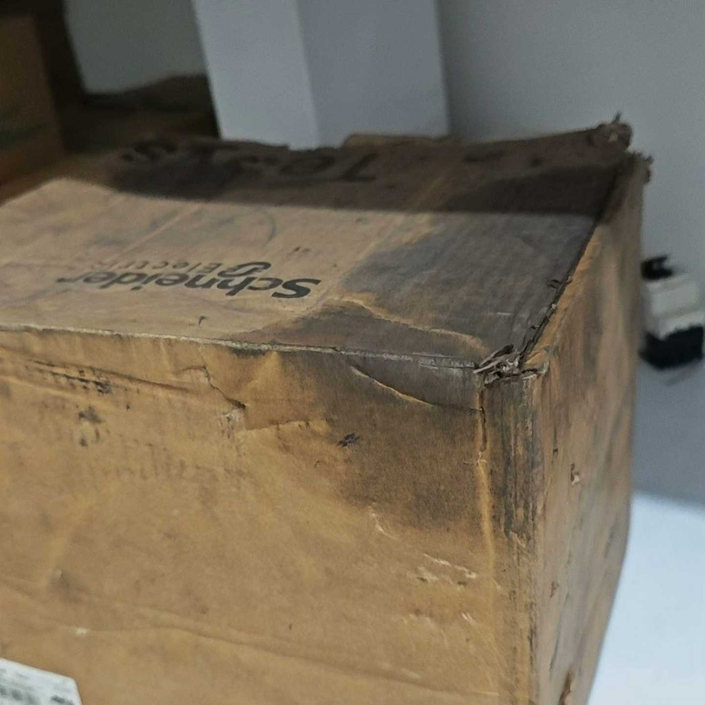 交流接触器LC1D475M7C,电压220V盒子比询价