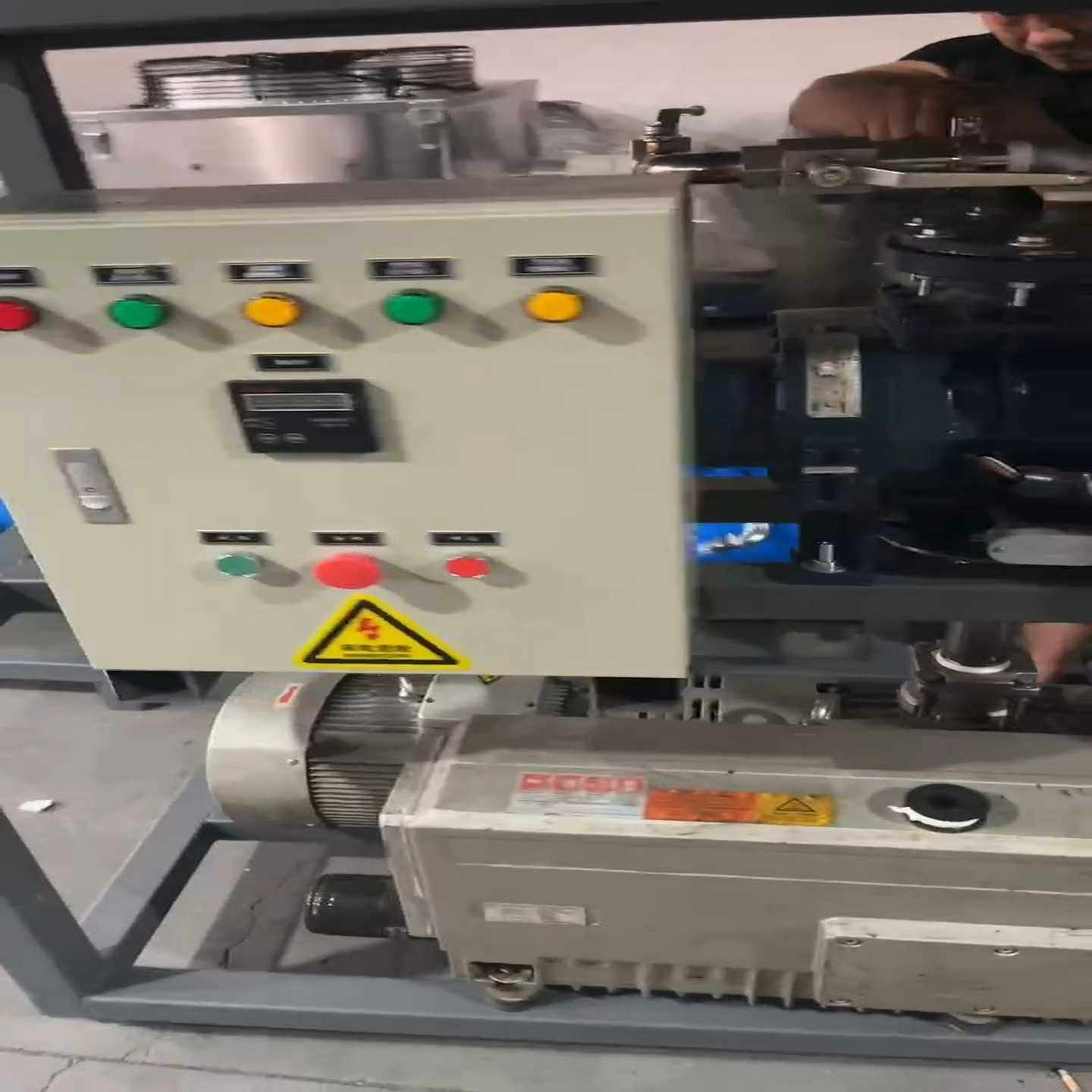 真空泵机组，带真空计，带重型球阀，gis专用真空泵，7.询价