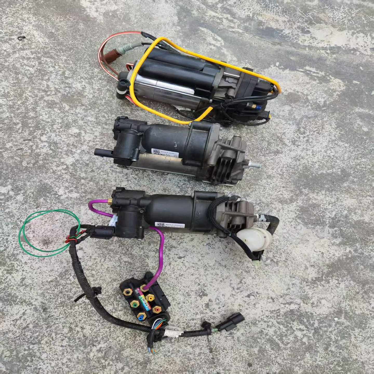 询价AMK车载打气泵比亚迪仰望KHAT空气悬挂打气泵