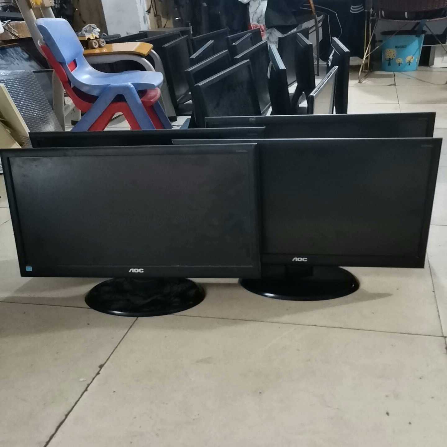 议价出几台AOC19寸显示器正常使用