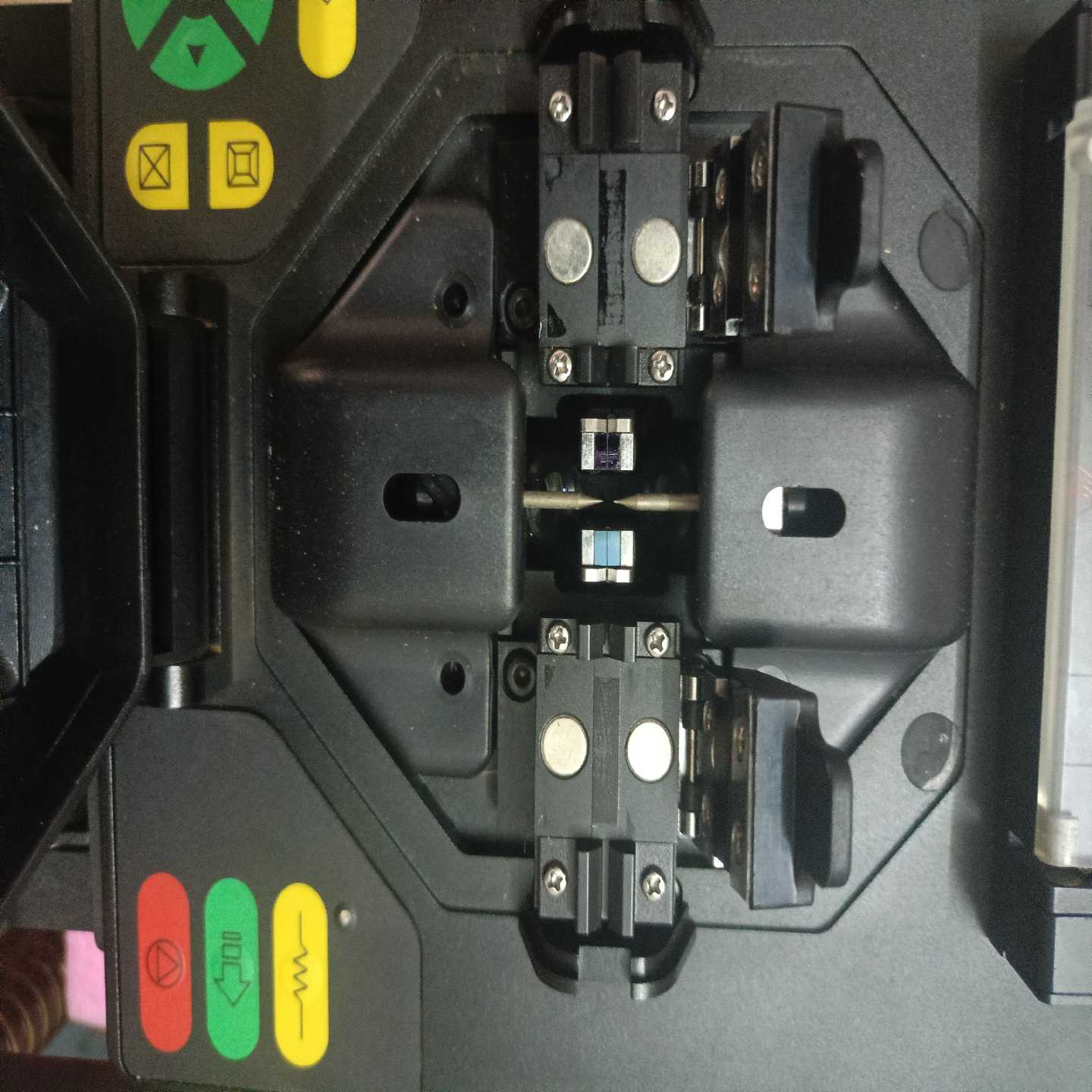 迪威普光电DVP-720B熔接机一台，全新有盒，闲置久--议价商品