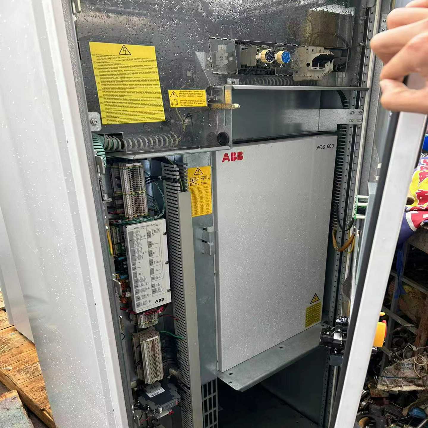 咨询-ABB直流ACS600变频器ACS60401203，图片实物