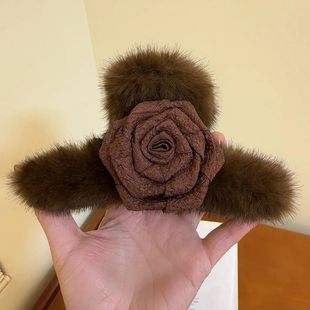 高级感秋冬玫瑰花朵毛绒抓夹头饰女2026新款 后脑勺头发鲨鱼发夹女