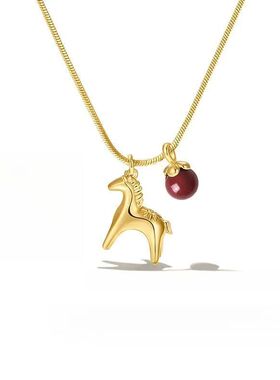 阳光金色小马项链中长款毛衣链小众红色圆珠吊坠轻奢高级感女设计