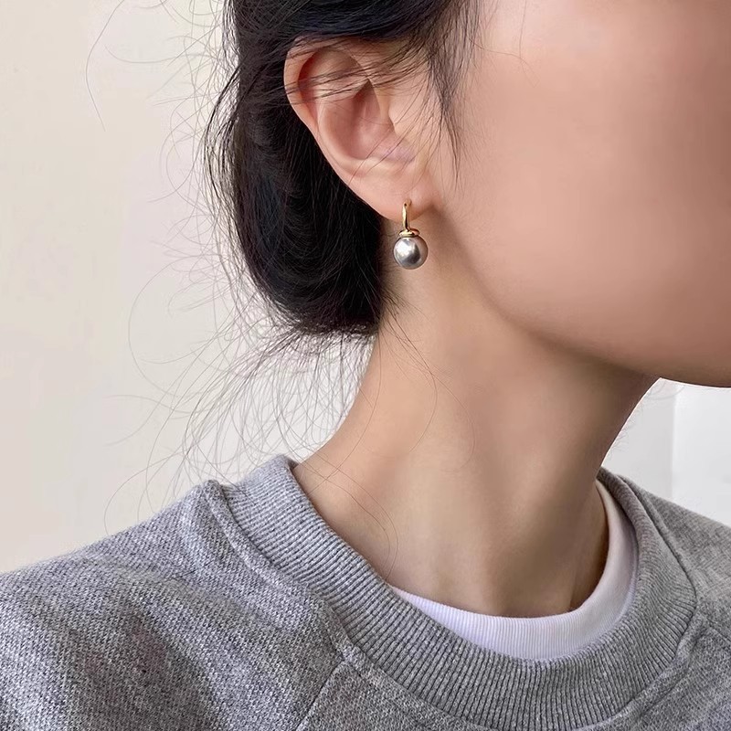新品925银针灰色珍珠耳环女小众设计感高级C型耳钩耳钉耳饰2025新