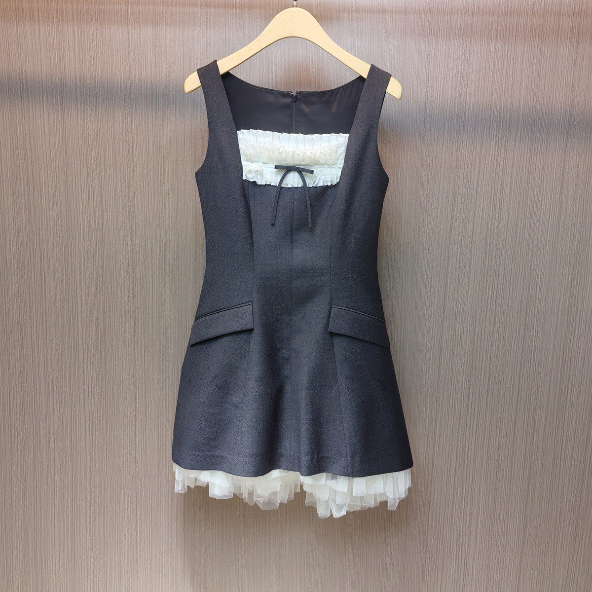 张婧仪同款灰色花边连衣裙抹胸蓬蓬A字裙纯色优雅无袖连衣裙