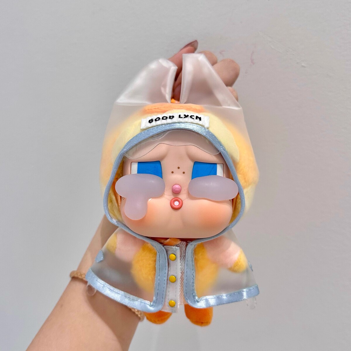 眼泪工厂搪胶盲盒哭娃衣服CRYBABY哭蛙娃衣雨衣布鲁托保护套防尘
