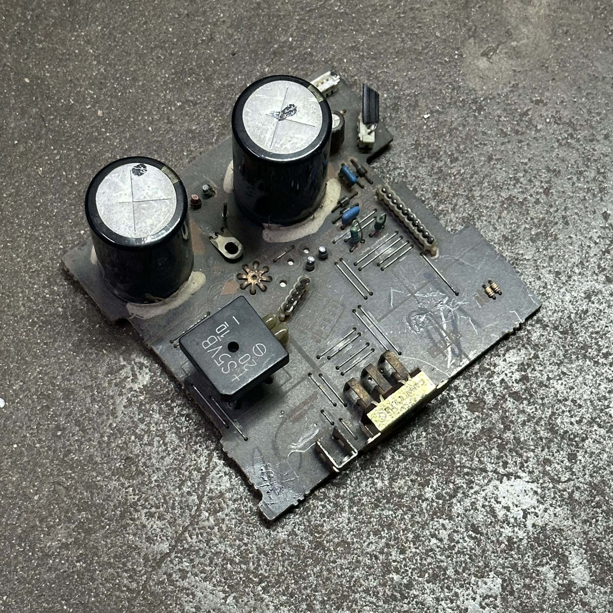 当材料卖不包用 进口拆机功放整流滤波板 63V8200UF电解电容