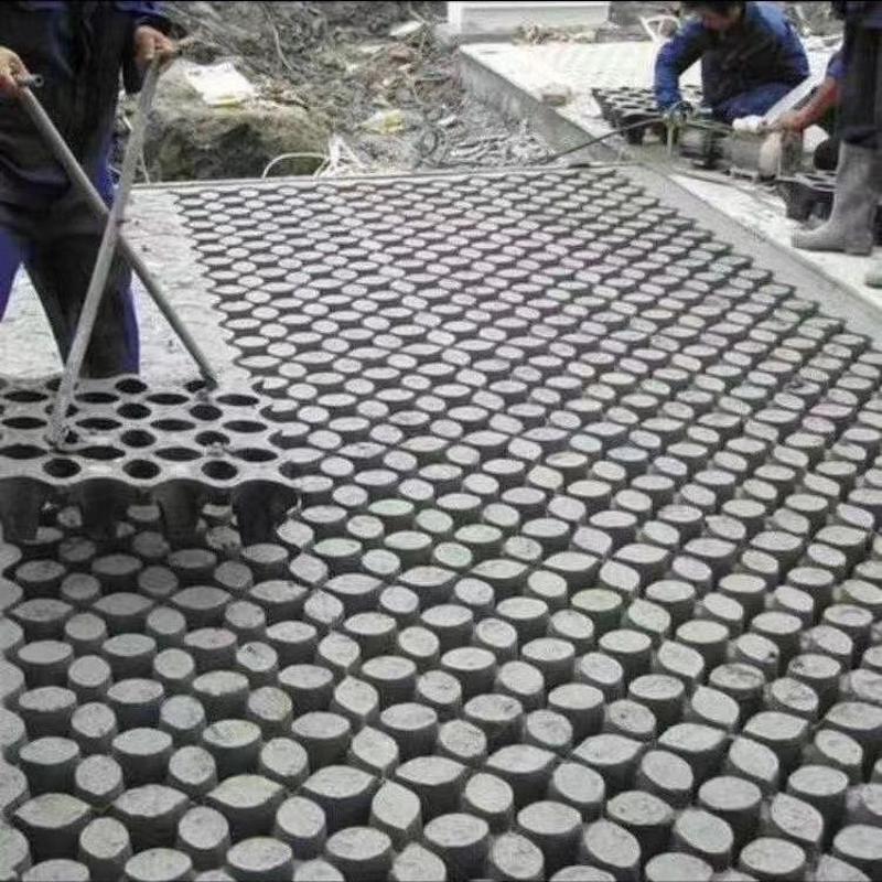 彩混凝土现浇植草砖模具停车场厂家直销砖模型停车位现场浇厂家