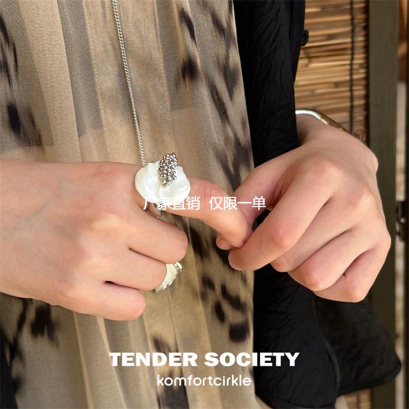 TENDER SOCIETY Muse缪斯系列 白色珐琅鹅掌叶虎眼石花蕊绽放戒指