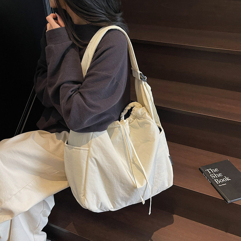 日系纯色大容量轻便抽绳包包女新款休闲单肩包学生上课斜挎健身包,箱包皮具/热销女包/男包,时尚帆布包,淘宝优惠券,粉丝福利购,淘宝优惠卷