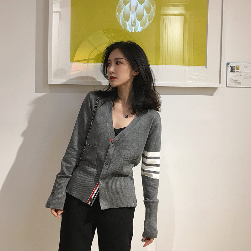 tb开衫女毛衣短款红色春初灰色学院风V领衫2024