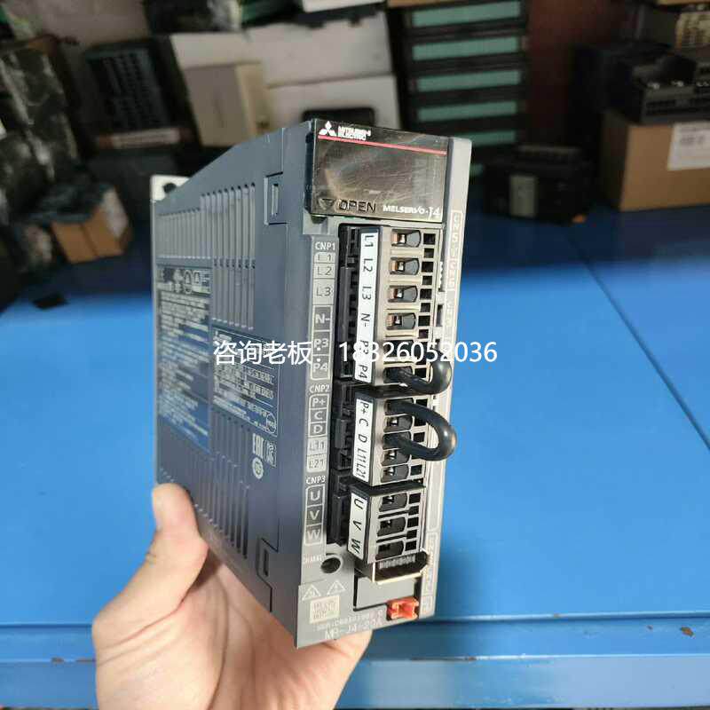 拍前询价询价~Mitsubishi/三菱伺服驱动器MR-J4-20A，成色议价