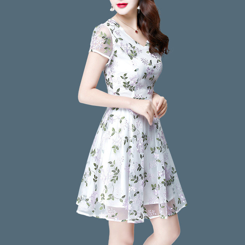 白色雪纺女夏2025夏季新款气质时尚V领刺绣碎花女
