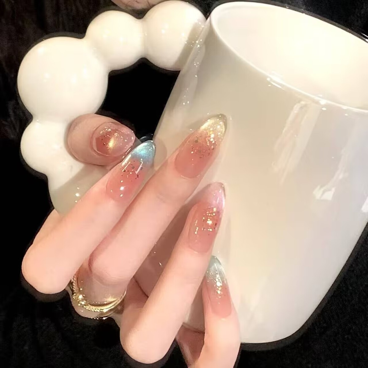 彩虹猫眼长杏仁穿戴甲新款爆闪美甲气质显白高级感穿戴甲片成品