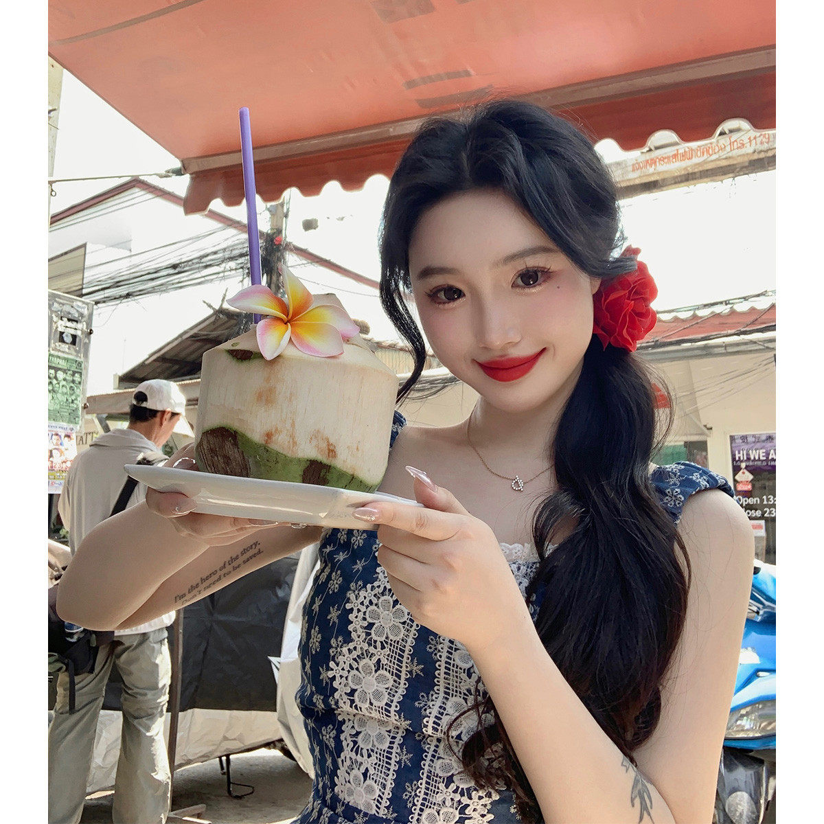 麓津《曼谷夏日》蓝色刺绣碎花方领短款夏天子