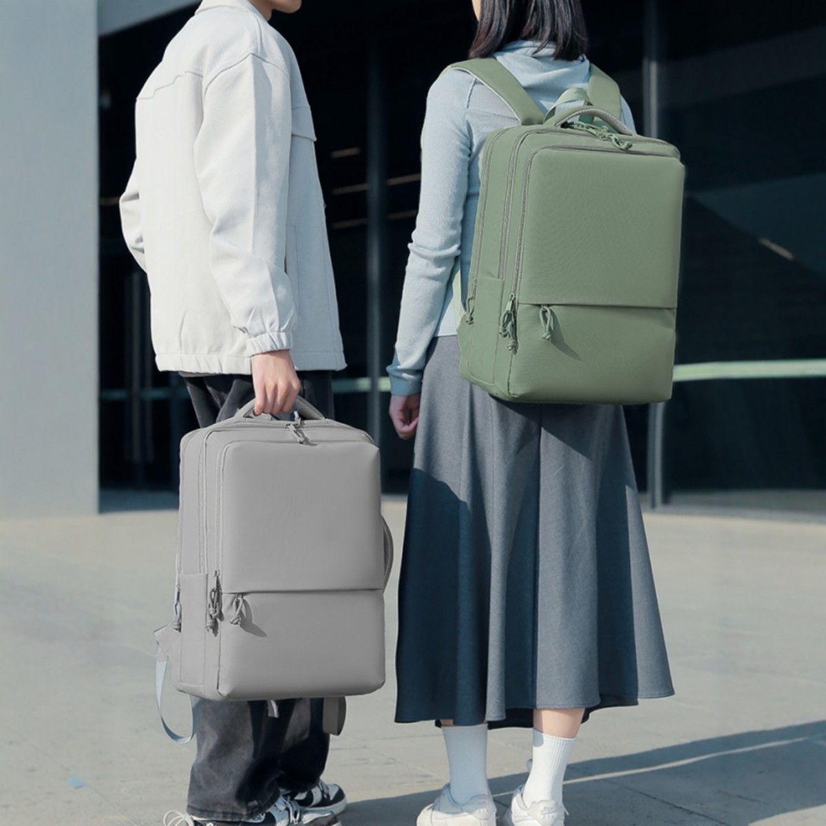 旅行背包女士双肩包新款短途轻便大容量旅游包商务书包电脑背包男