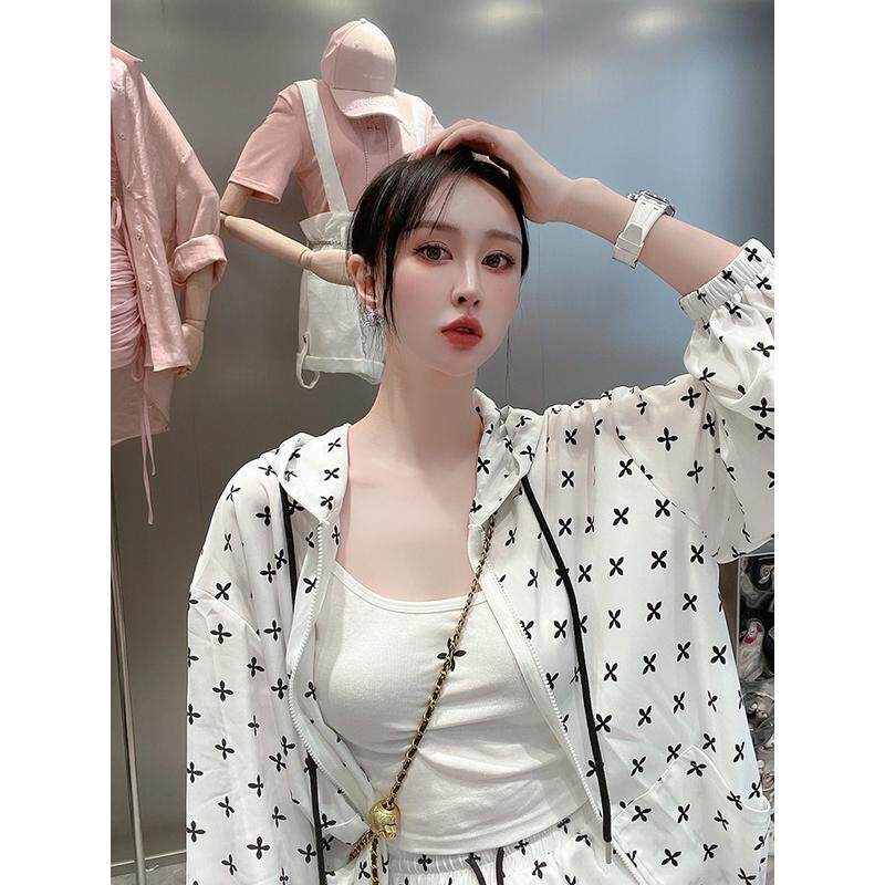 高级设计感小众时尚休闲运动三件套装外套吊带短裤轻熟风女港味夏