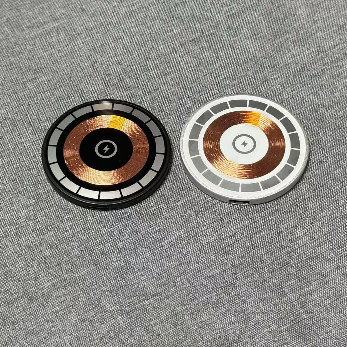 迷你超薄新款机线分离铝合金15瓦磁吸手机无线充电器