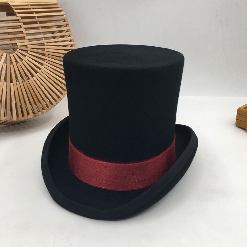 British wind in Europe and the gentleman cap stage performan