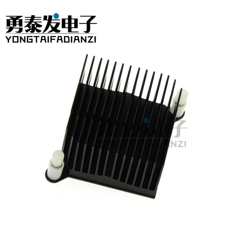 铝型材散热片散热器40x40x30mm对角孔距59mm剖沟表面阳极黑色 - 实物图