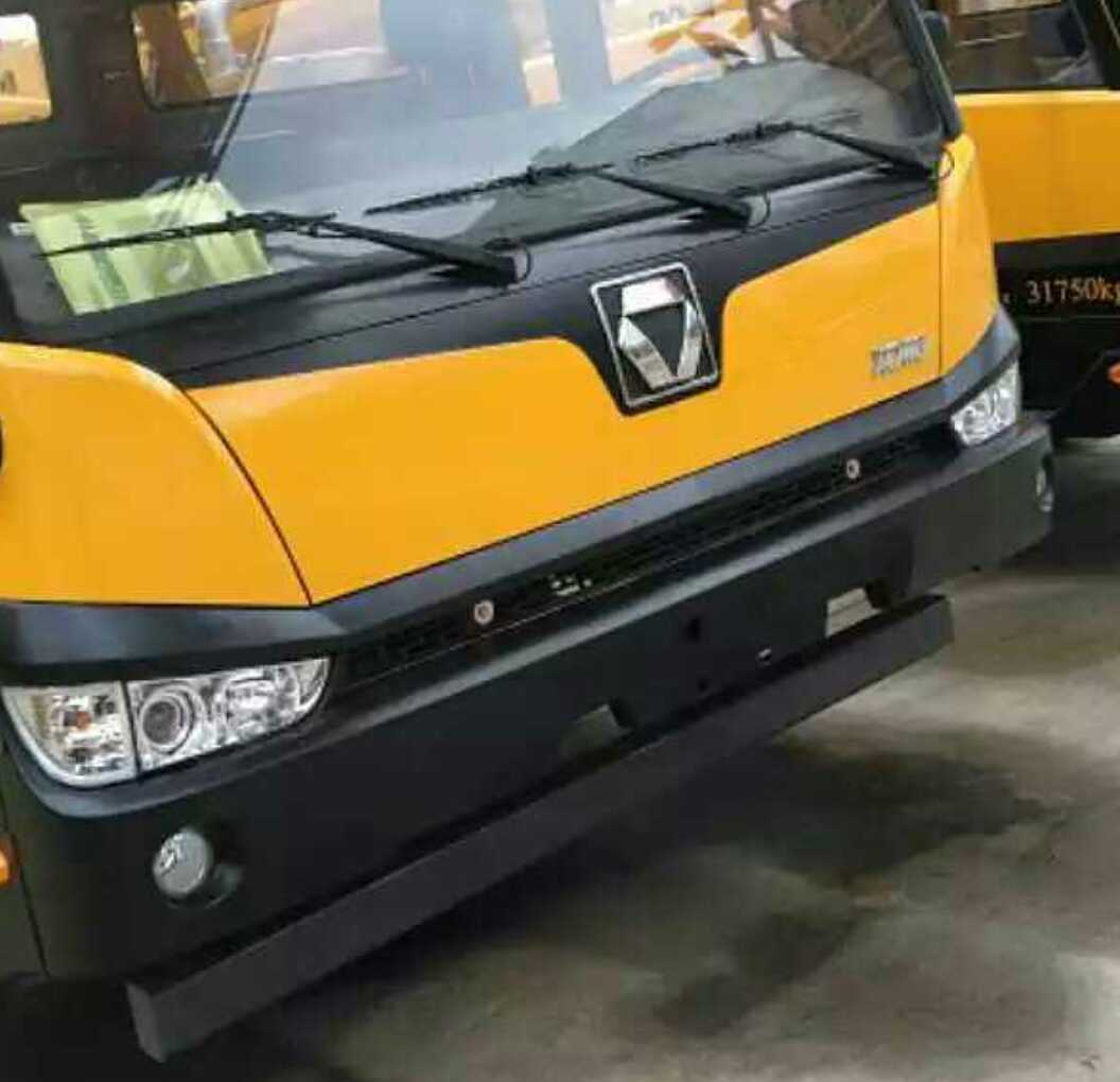 徐工吊车25吨南汽驾驶室叶子板灯脚踏板灯原厂配件图片