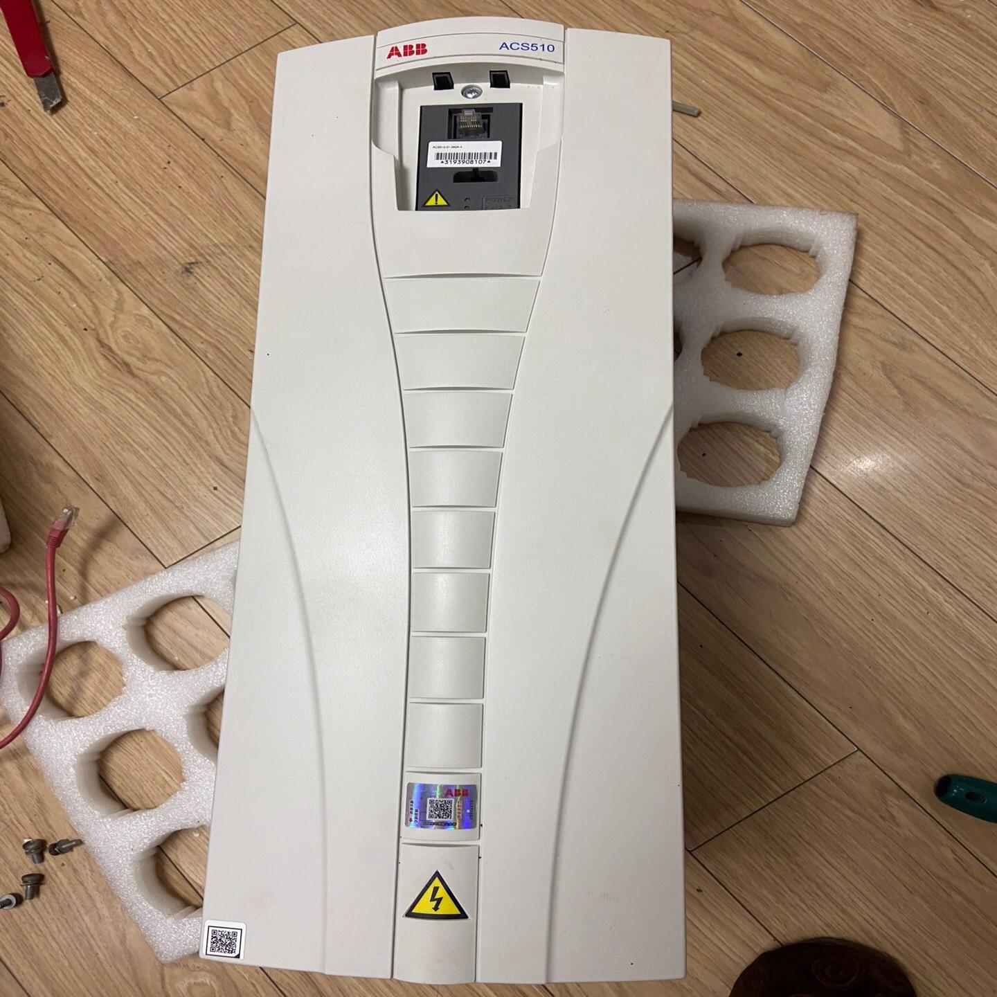 ABB变频器acs550-01-072a-4，37kw，51【博航商行】