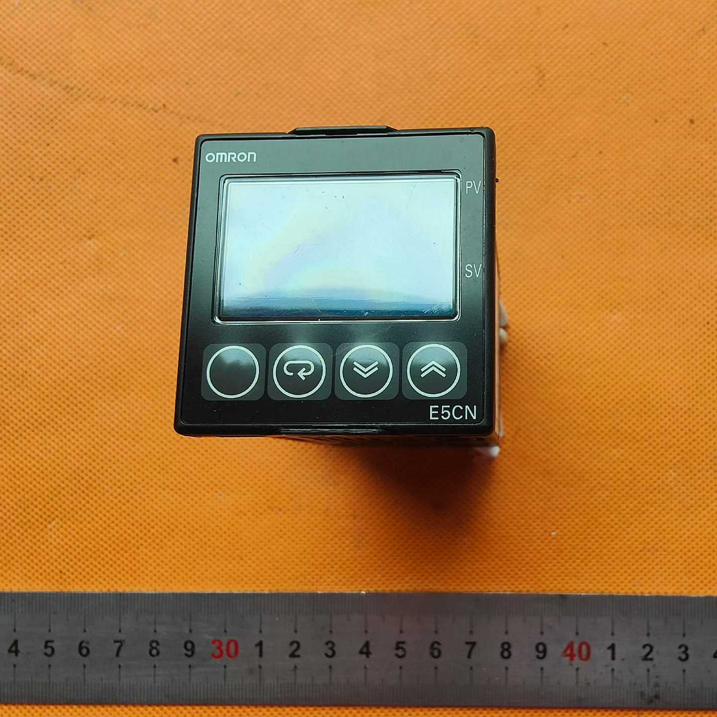 咨询-温控仪E5CN-Q2H03P-FLK，有2个;KM50