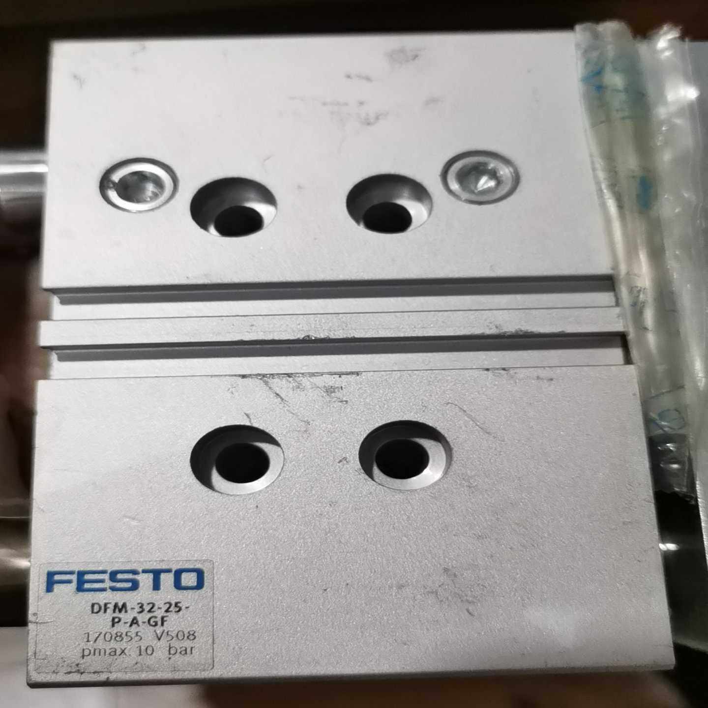 DFM-32-25-P-A-GF  2个   300一个（佳毅工控）