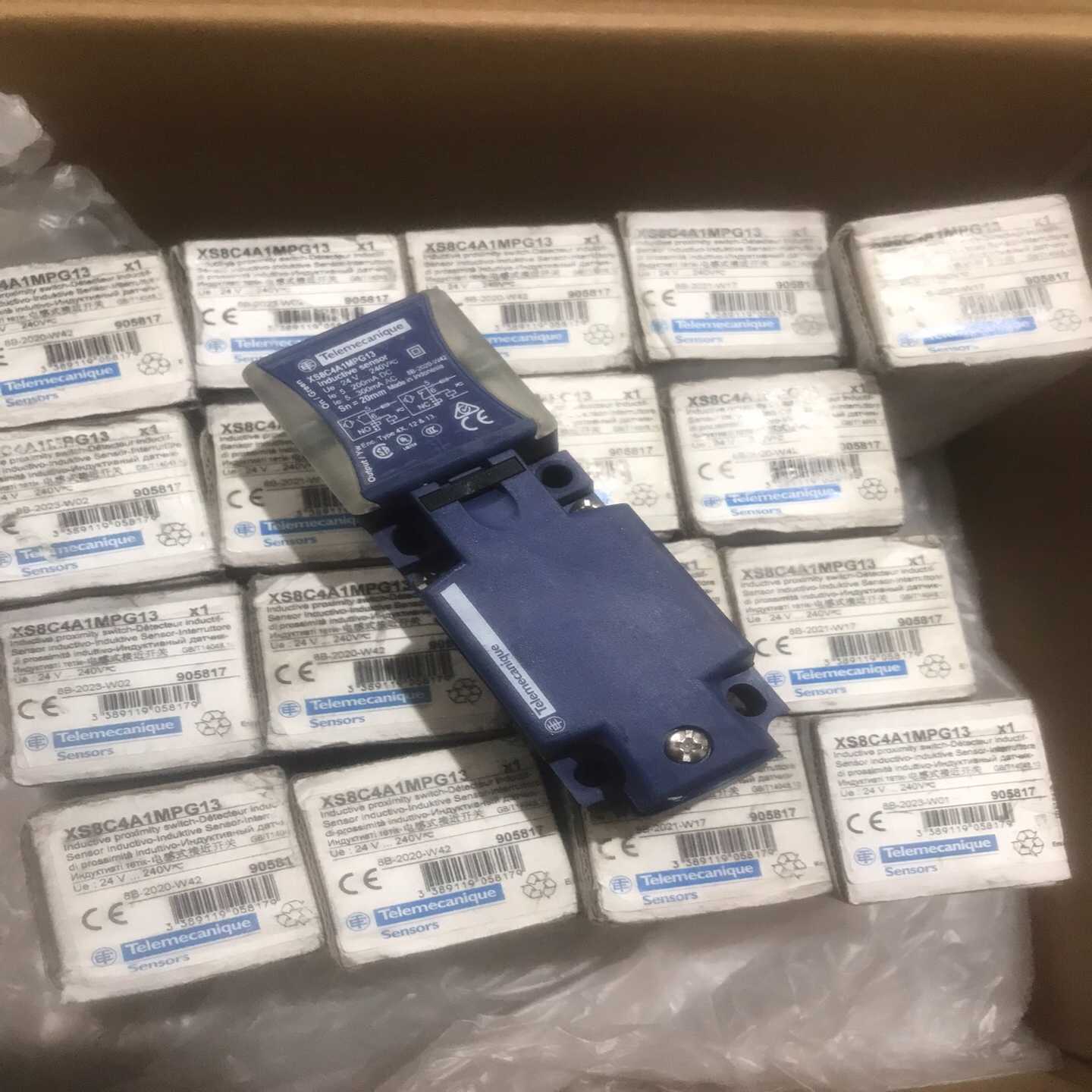 传感器XS8C4A1MPG13接近开关XS8C询价