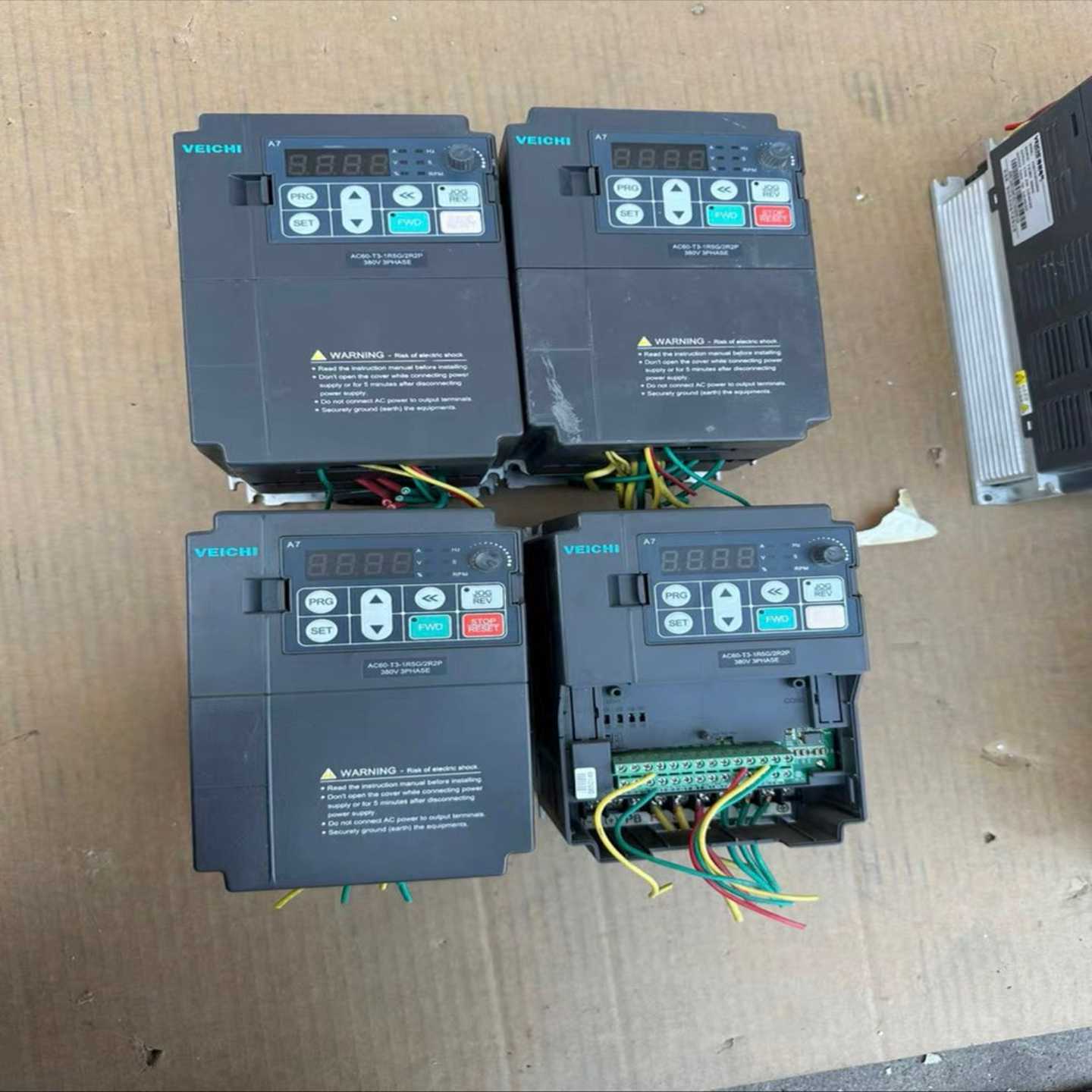 伟创变频器，AC60-T3-1R5G/2R2P拆机实物图.机~询价