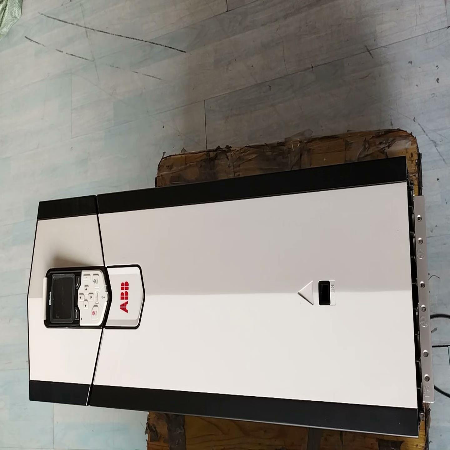 ACS880-01-293A-3   160kW  变频器（佳毅工控）