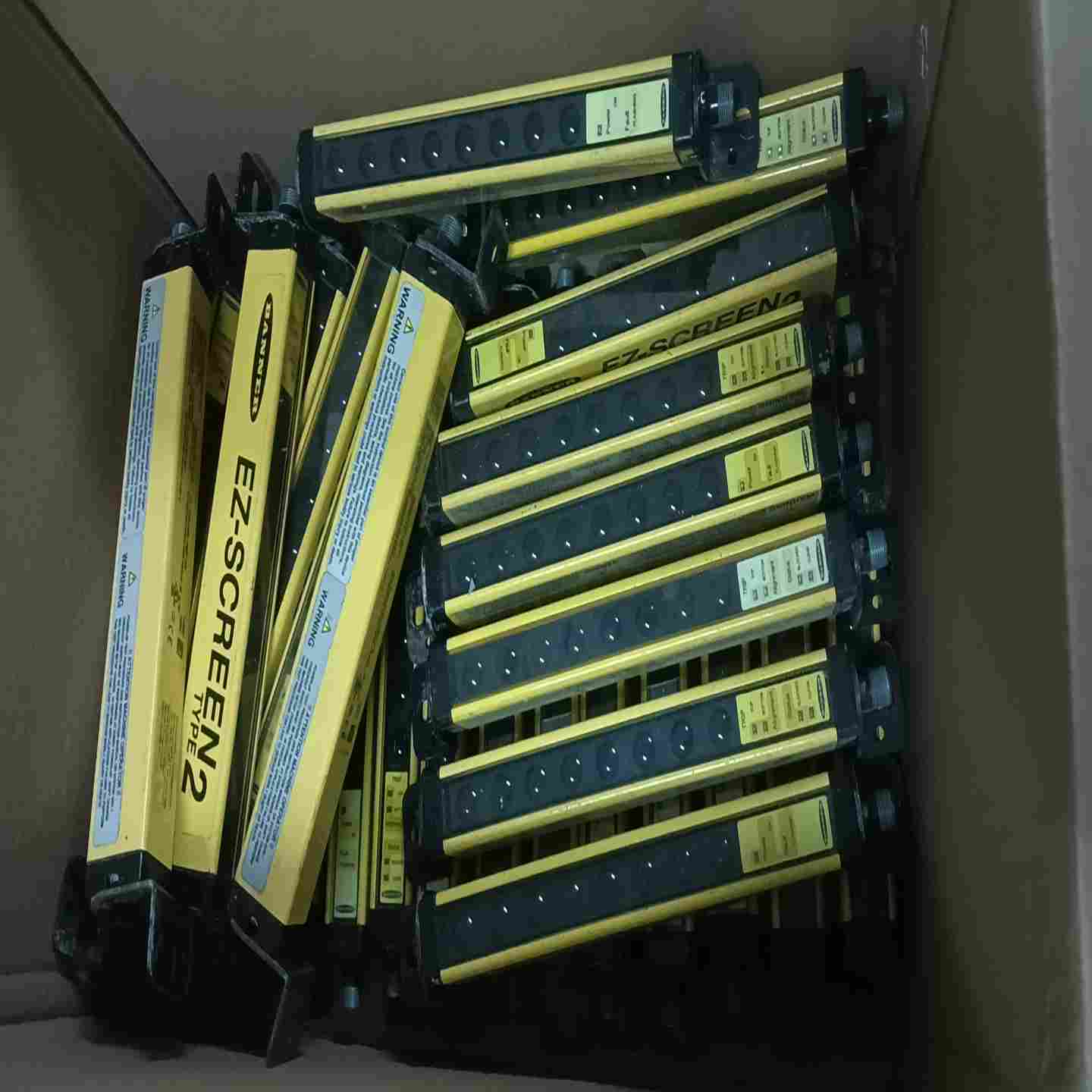 （艺易商行）BANNER邦纳安全光栅LS2E30-150Q8 LS2TR