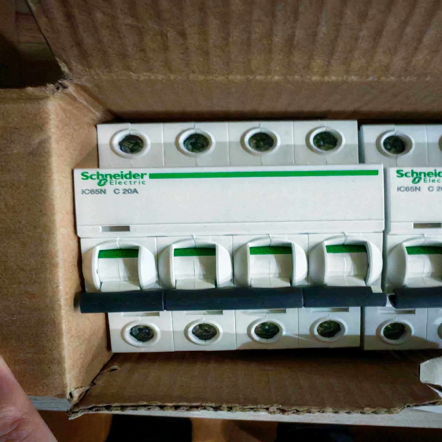 施耐德空开IC65N4PC20A全新原装正品A9--议价商品