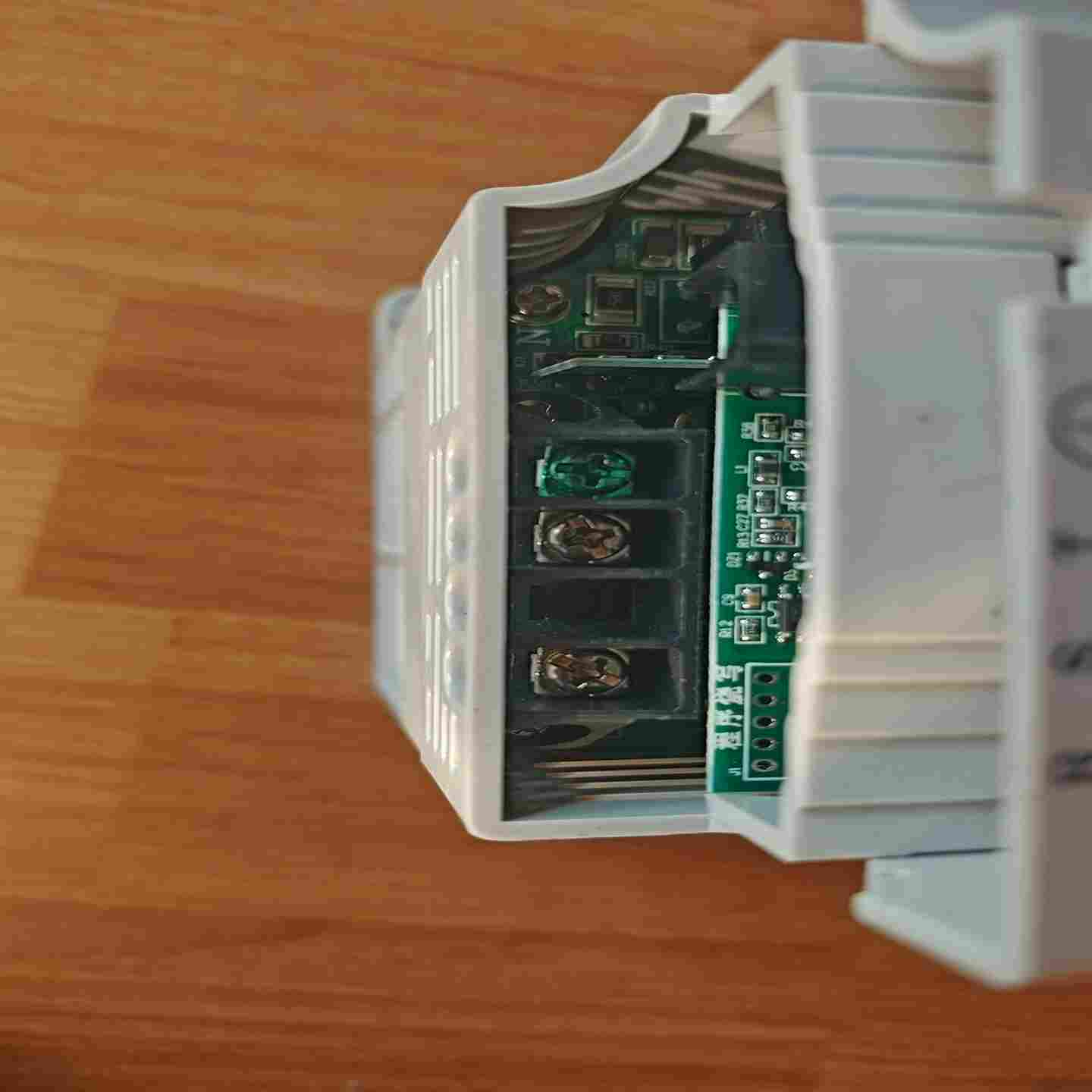 【议价】台达变频器，型号VFD007M21A，无包装图