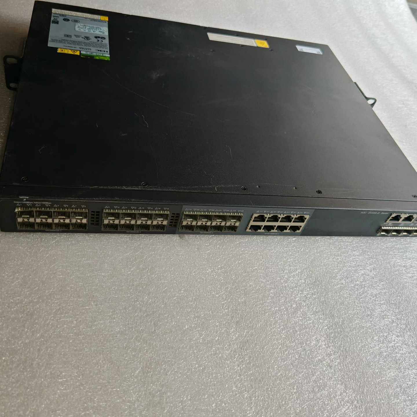 H3C S5530F-EI-D交换机，24个千兆光口，8个千