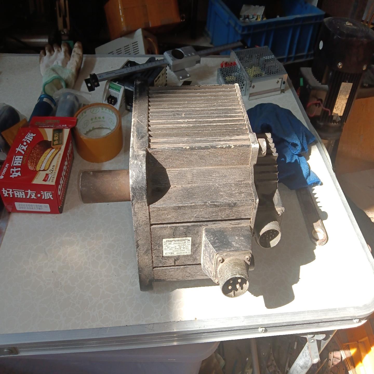 安川电机SGMGH-30ACA61东西放久了，搞旧了一点便宜~询价