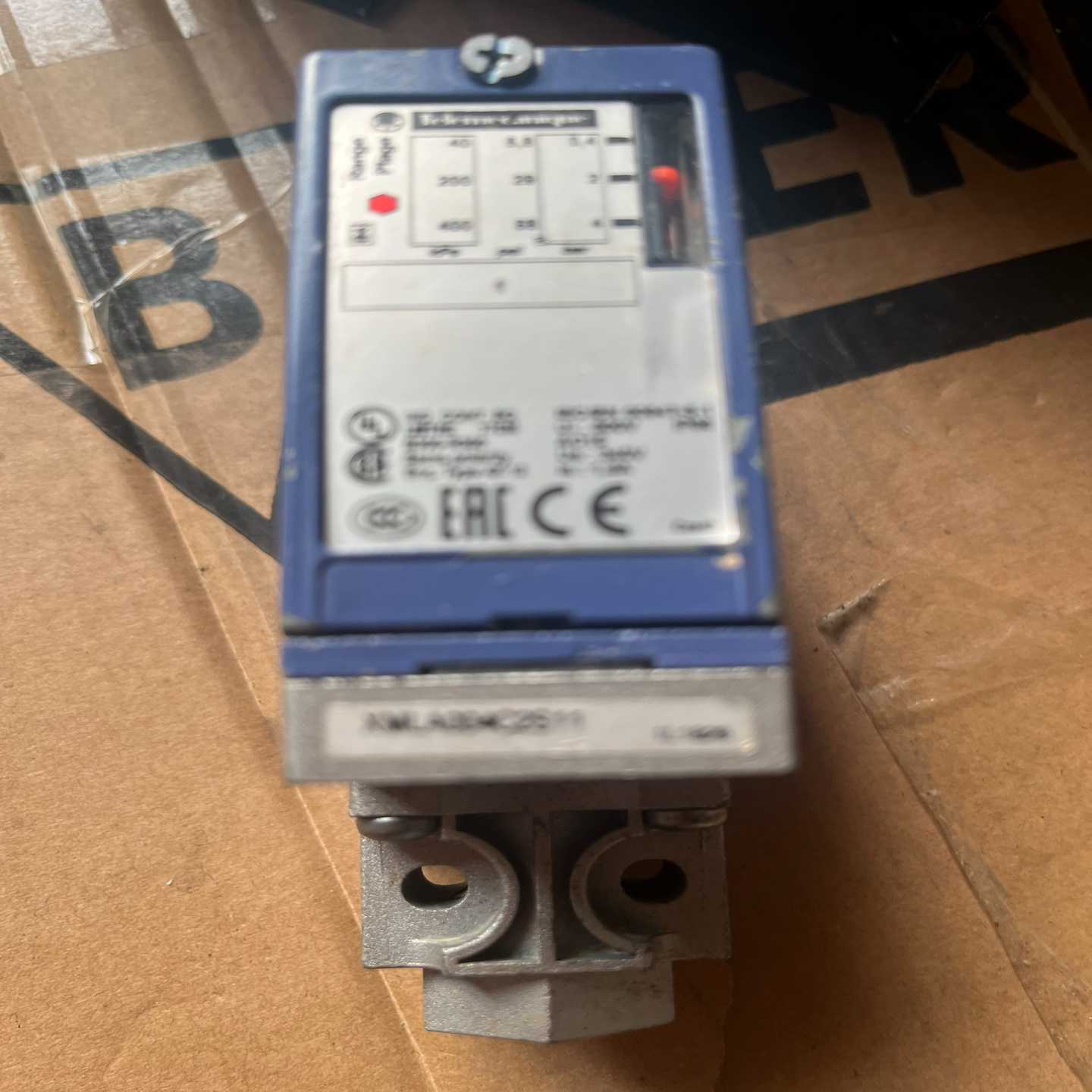 施耐德压力开关传感器XMLA004C2S11~议价