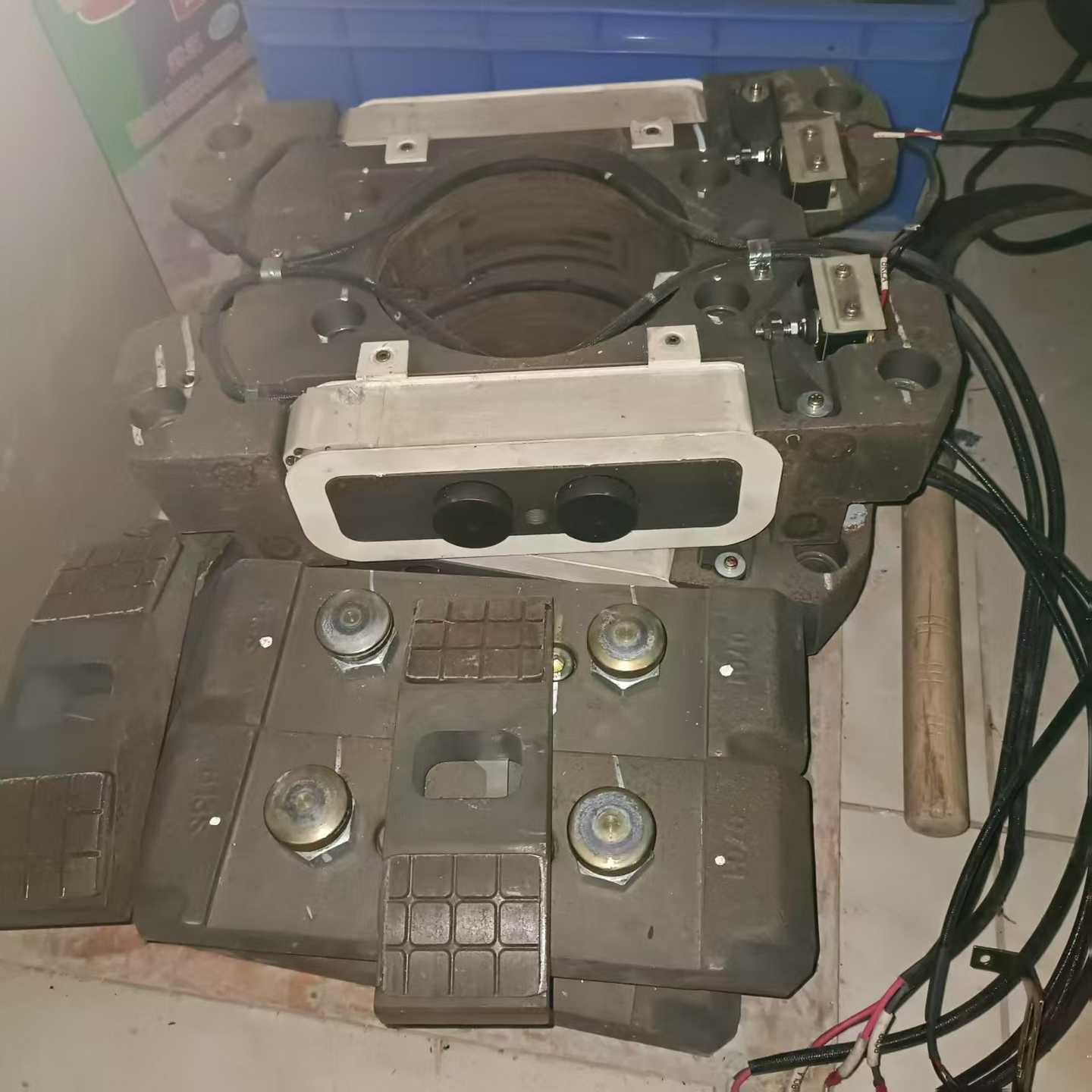 电梯抱闸制动器，进口电梯曳引机PMF011S-E抱闸~议价