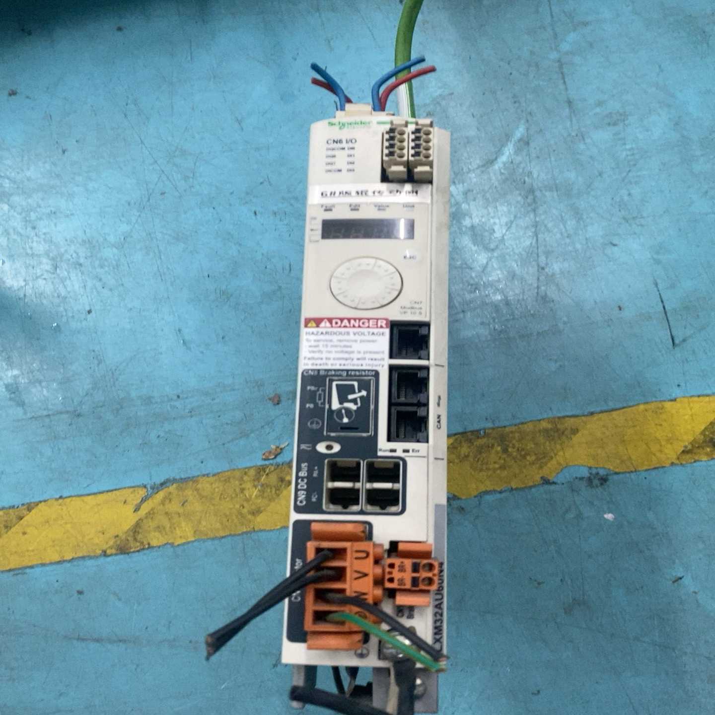 议价施耐德LXM32AU60N4原装拆机，成色漂亮。不包邮