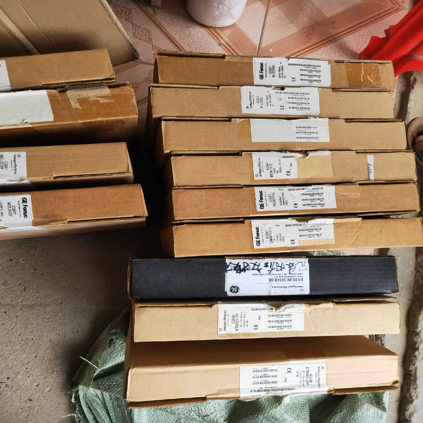 开封余货GEIC697ALG320.IC698ETM00询价