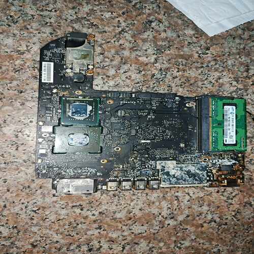 2012款macmini料板 进水的有锈迹 带两个记忆体 专~议价