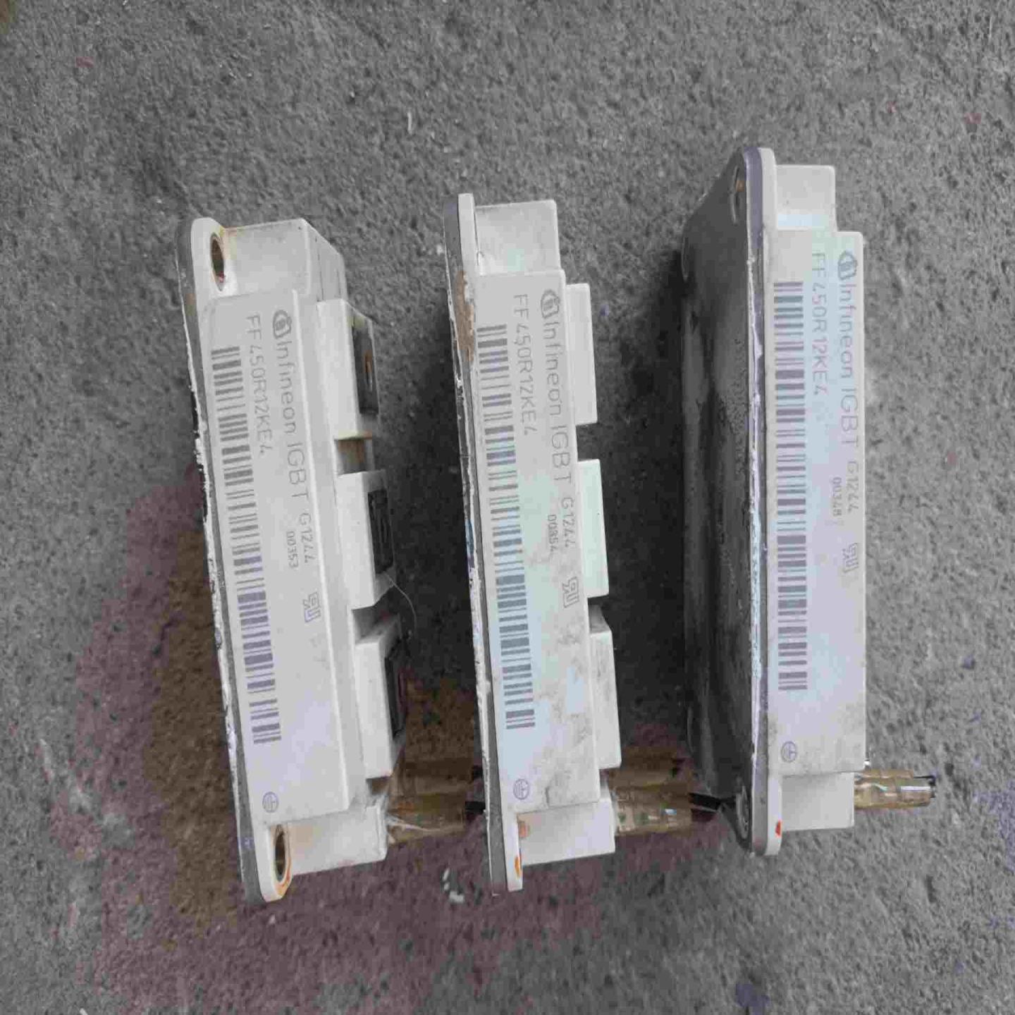 询英飞凌模块FF450R12KE4功能，成色如图，议
