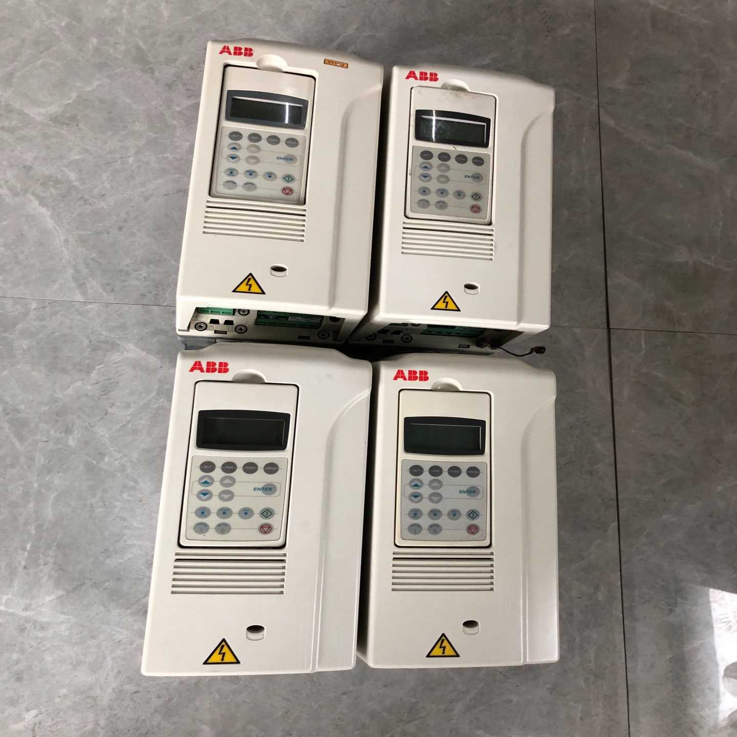 ACS800-01-0004-3+P901成色好ABB变频器[浩蓉商户]