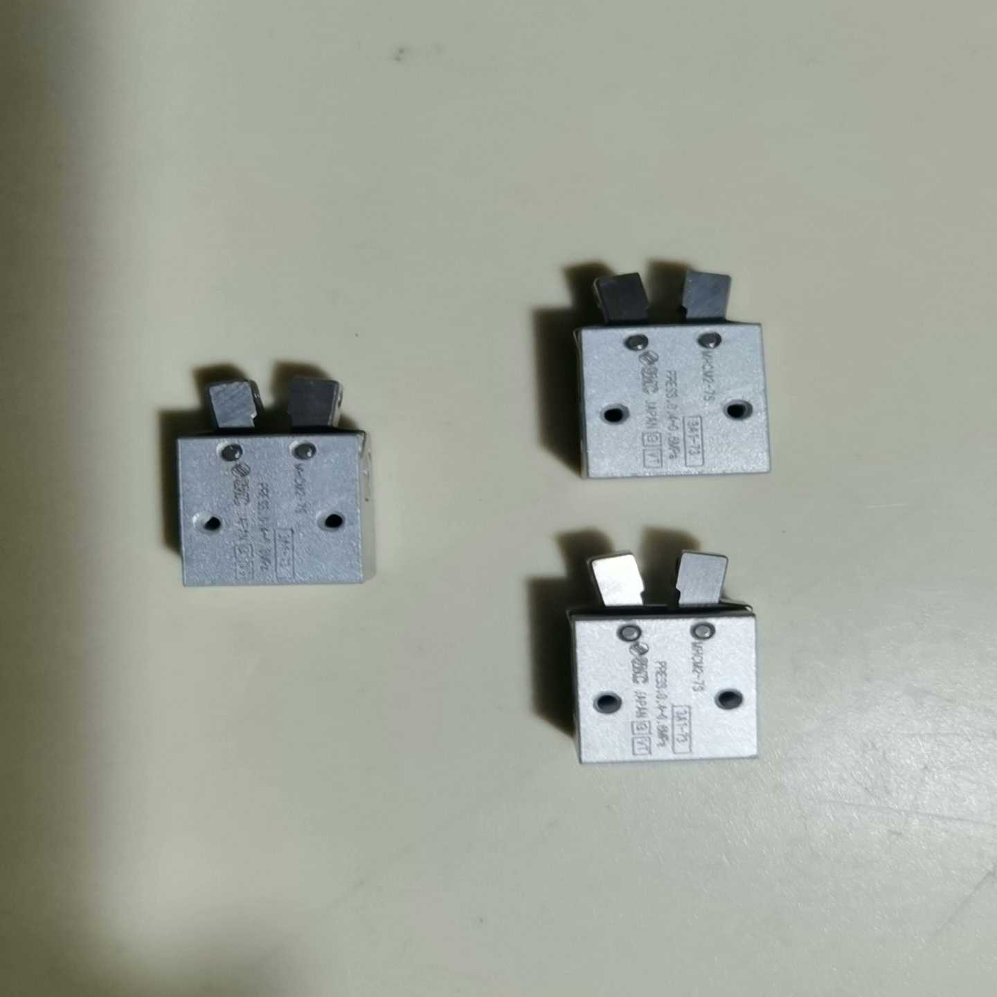 询价全新没包装SMC气缸 MHCM2-7S 实图假货白送议价