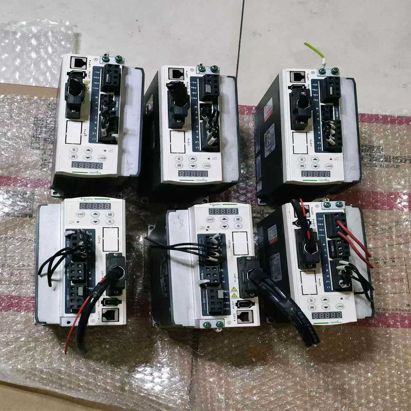 LXM23DU15M3X伺服驱动器。外观没有询价