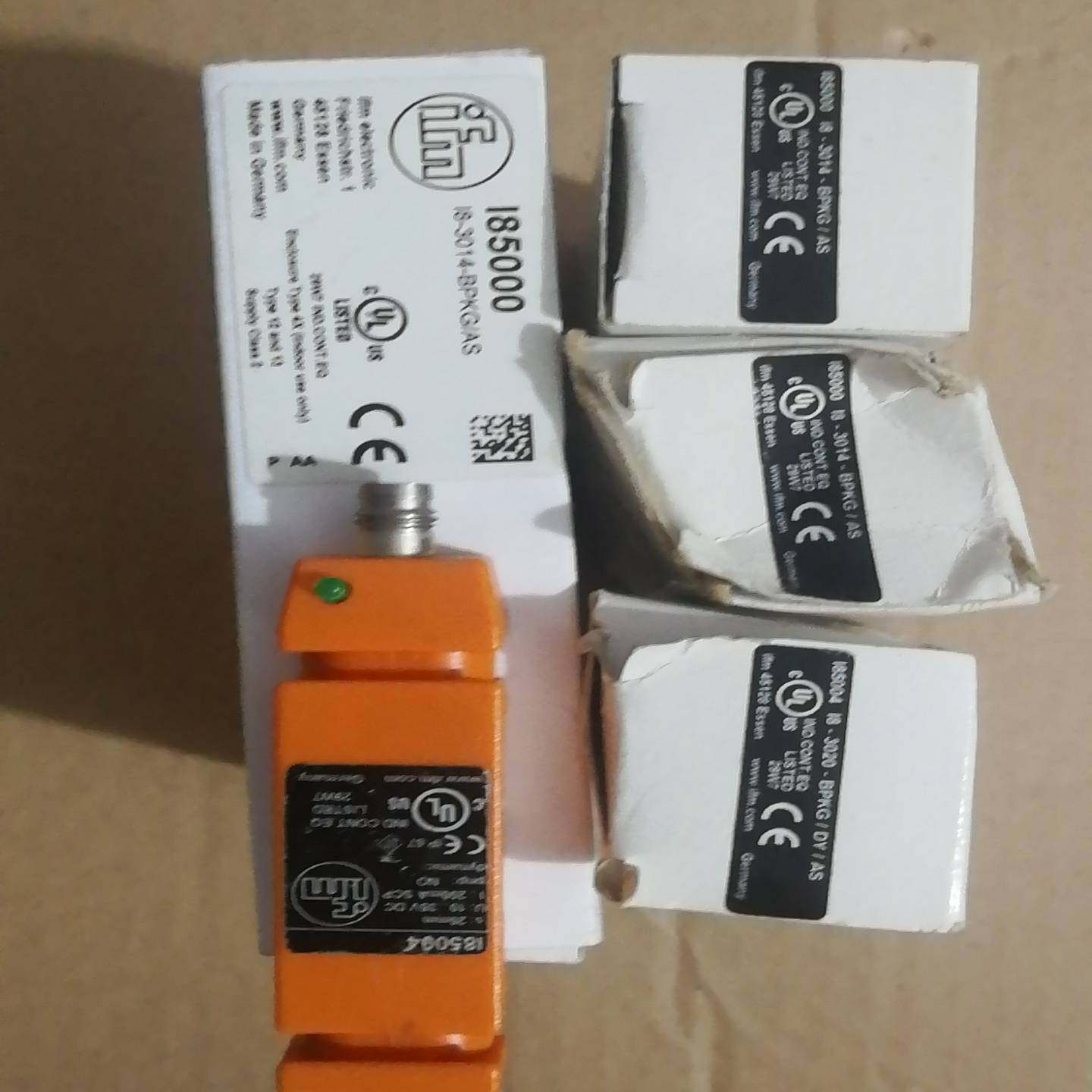 德国IFM/易福门，长条形接近开关传感器I85000，2个全{议价}