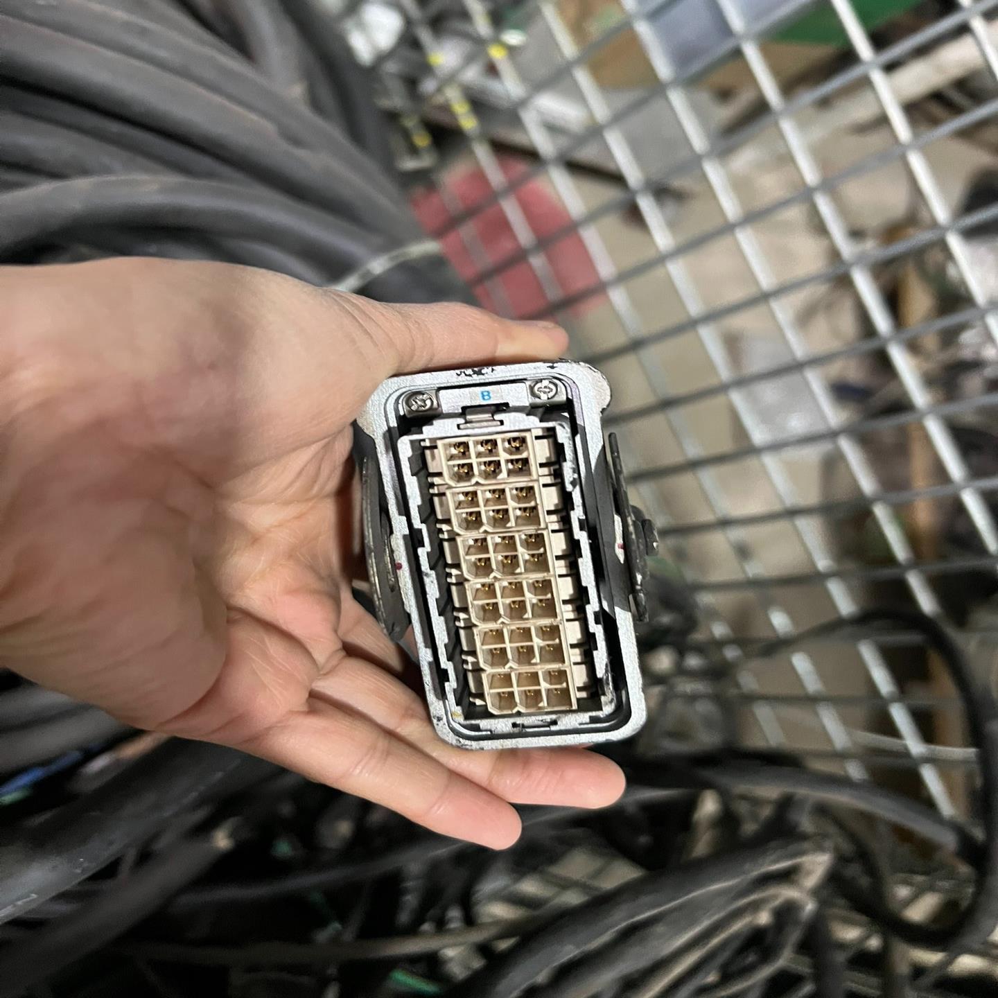 安川机器人连接线DX100机器人连接线NX100机器人连接线~询价