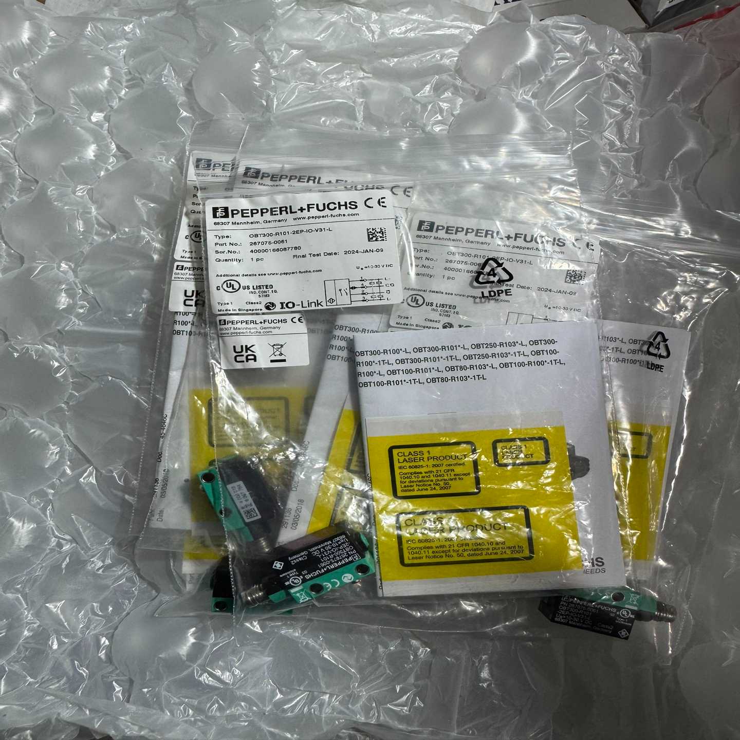 咨询-倍加福三角测量传感器OBT300-R101-2EP-